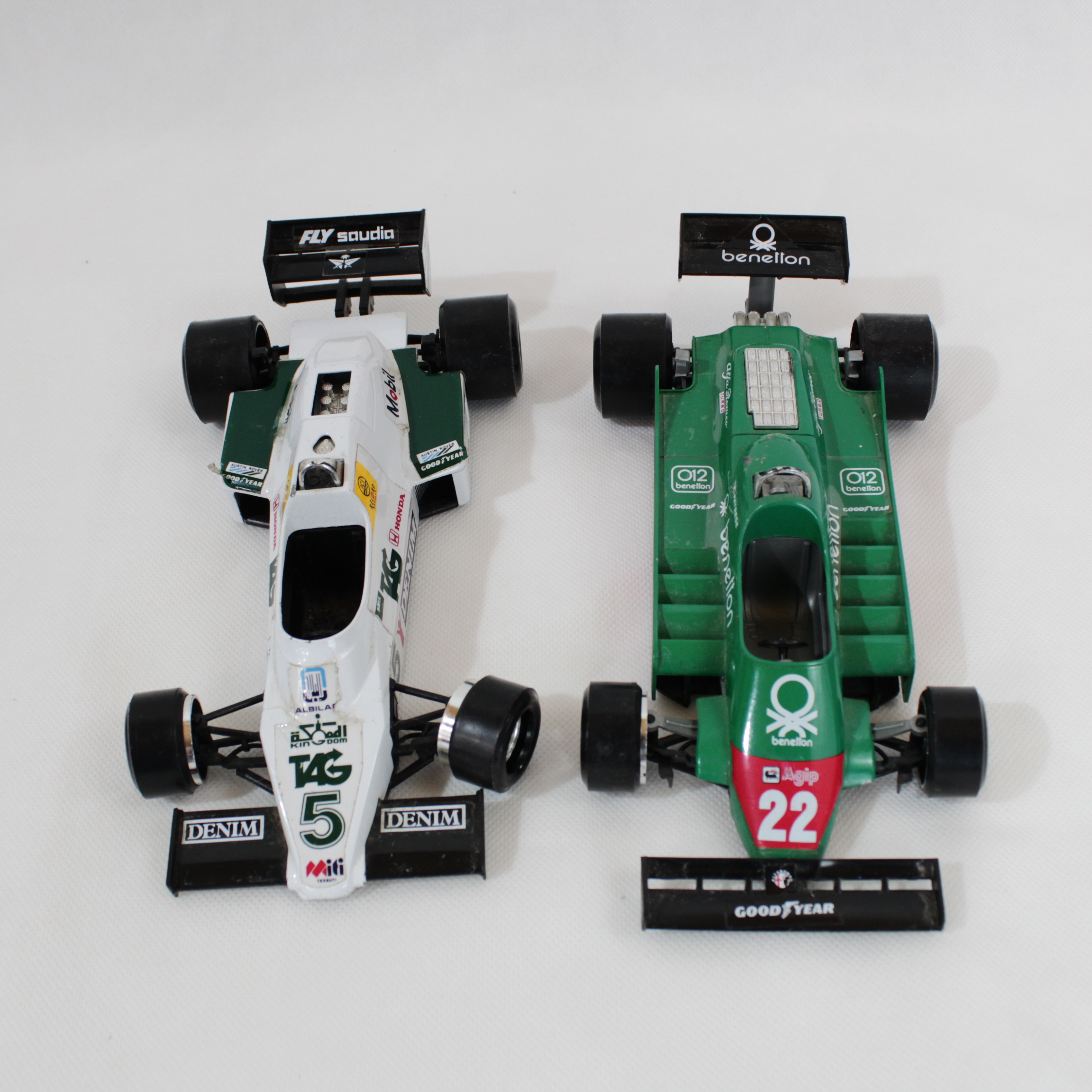 Lot de 6 voitures de course diverses marques - Bon état - Photo 4